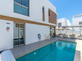 Villa En venta en Villamartín - Las Filipinas, Orihuela photo 0