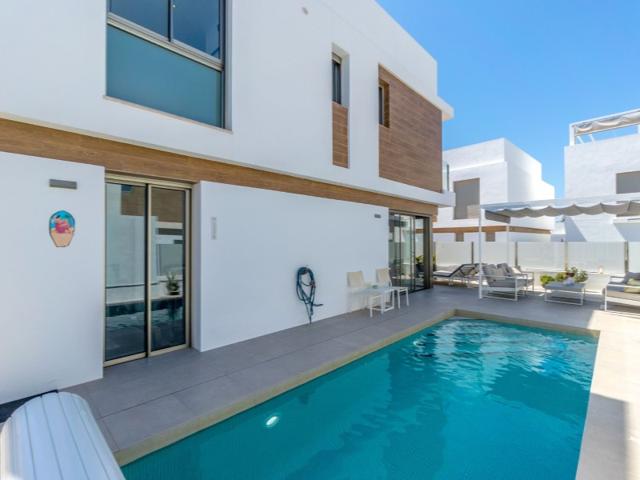 Villa En venta en Villamartín - Las Filipinas, Orihuela photo 0