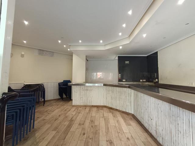 Local en venta en Madrid de 90 m2 photo 0