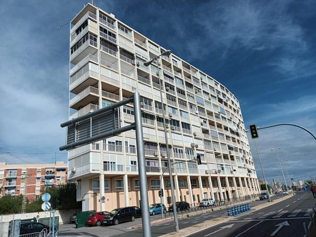 se vende precioso y luminoso piso en primera línea playa Alicante photo 0