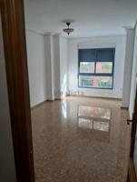 VENTA DE VIVIENDA ZONA MERCADO CON PATIO INTERIOR photo 0