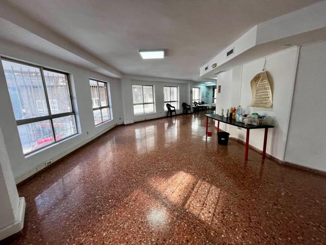 VENTA DE LOCAL COMERCIAL EN ENTREPLANTA DE GRAN DIMENSIÓN photo 0