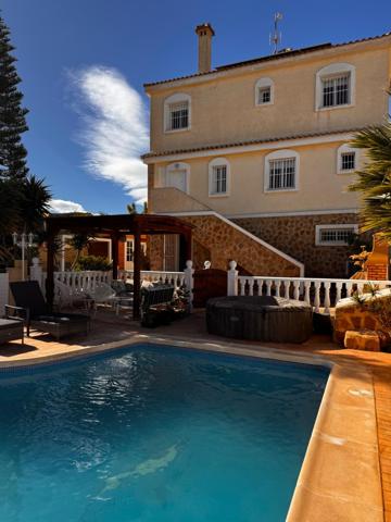 VENTA DE MARAVILLOSO CHALET INDEPENDIENTE EN MONFORTE DEL CID photo 0