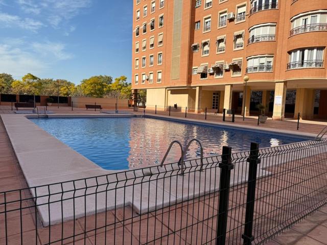 VENTA DE EXCELENTE VIVIENDA EN URBANIZACIÓN CON PISCINA photo 0