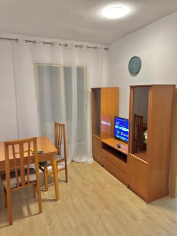 VENTA DE VIVIENDA REFORMADA ZONA VIRGEN DEL REMEDIO 3º NO ASCENSOR photo 0