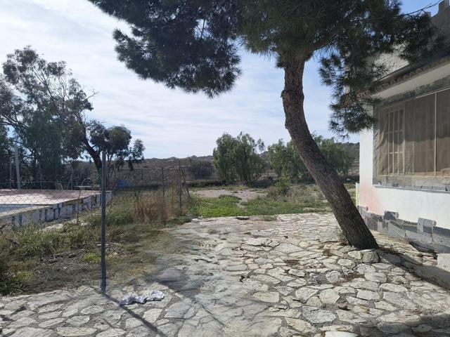 ¡Encantadora Casa con Amplio Terreno en El Moralet, San Vicente del Raspeig! photo 0