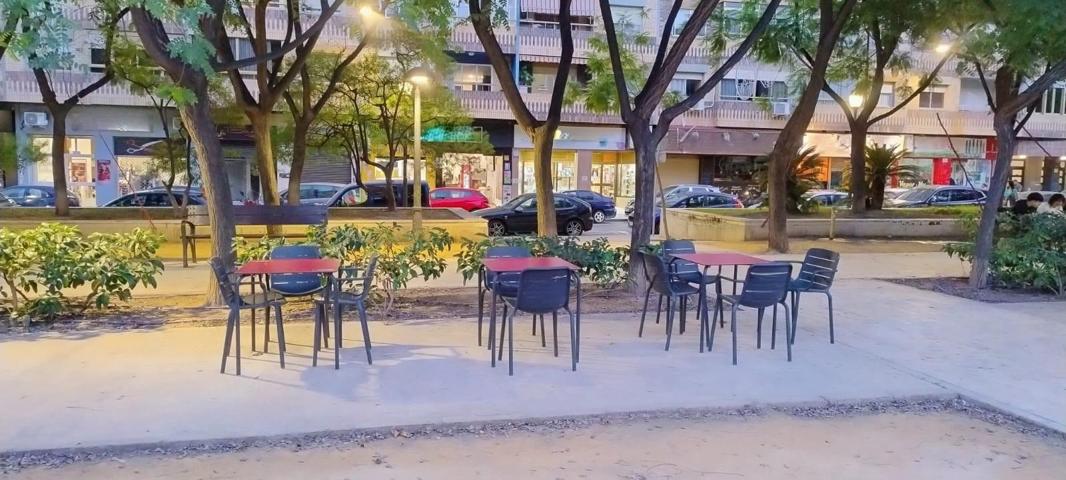 Traspaso Cafetería-Bar-Heladería en Plaza de la Viña – Zona La Florida (Alicante) photo 0