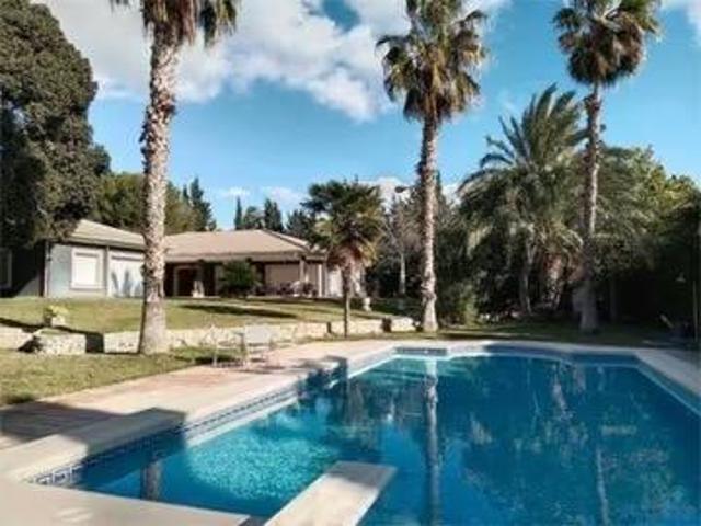 VENTA DE EXCELENTE CHALET ZONA MIRIAM BLASCO CON GRAN PARCELA photo 0