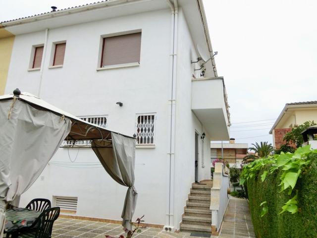 Casa pareada luminosa, con jardín, barbacoa, terraza y garaje, en la playa de Roda de Berà, photo 0