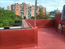 Casa en venta con patio y terraza photo 0