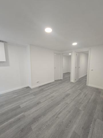 Local en venta en Santa Coloma photo 0