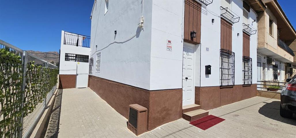 Unifamiliar Pareada En venta en Orihuela photo 0