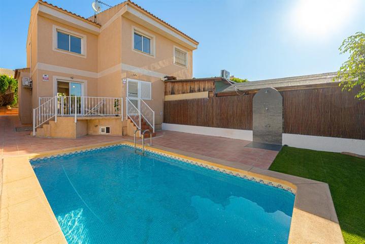Casa En venta en La Nucia photo 0