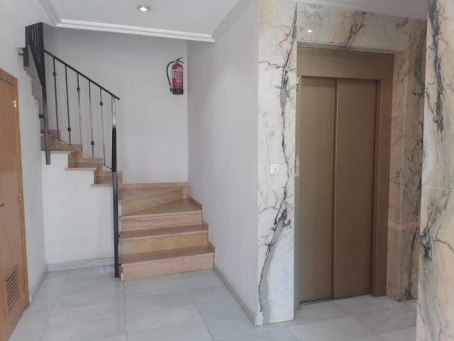Amplio piso en Las Bayas photo 0