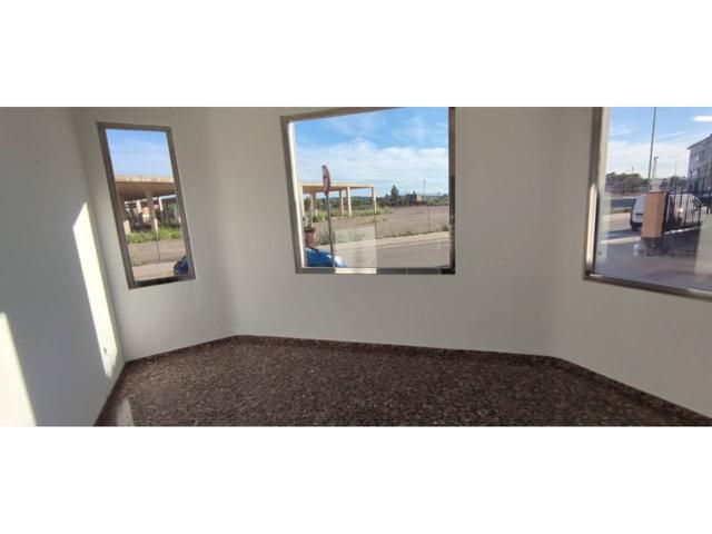 Local comercial esquinero totalmente acondicionado. Tambien en alquiler con opción a compra photo 0
