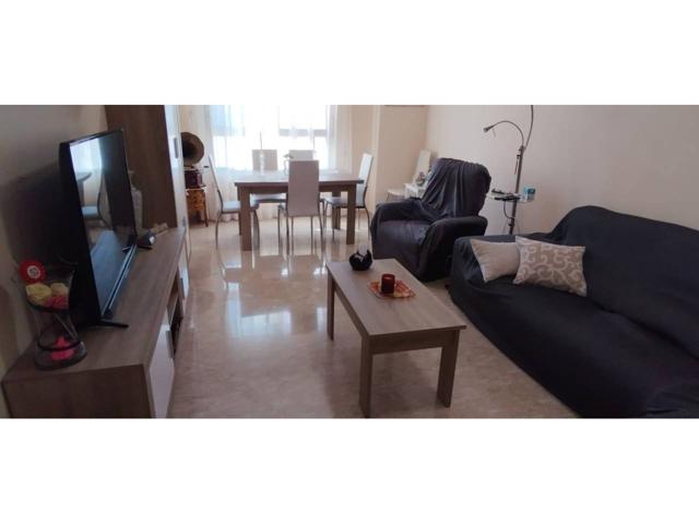 Excelente piso con una gra terraza. Opción a plaza de garaje photo 0