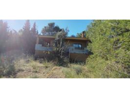 Chalet esquinero con piscina en Urbanizacion Montejucar photo 0