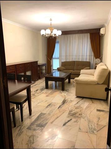 🏡 Amplio piso de 4 dormitorios en Héroe de Sostoa, Málaga photo 0