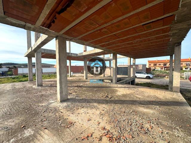 VENTA DE TERRENO CON OBRA PARADA EN ALCAUDETE photo 0