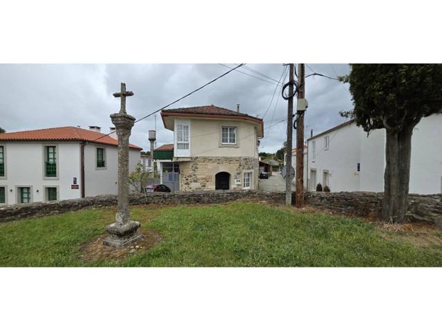 Casa en venta en Melide (Melide). Vivienda con encanto y edificaciones auxiliares en Furelos (Melide), ideal como reside photo 0