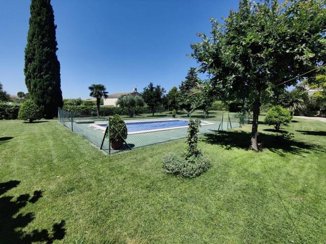 Chalet independiente en venta en El Molar photo 0