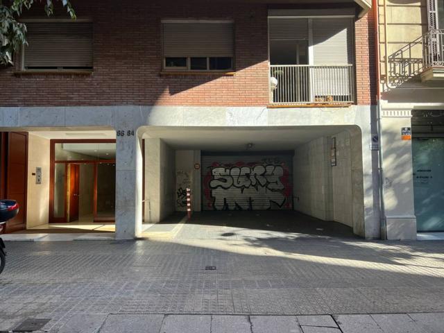 Alquiler de garaje en la Nova Esquerra de l'Eixample photo 0