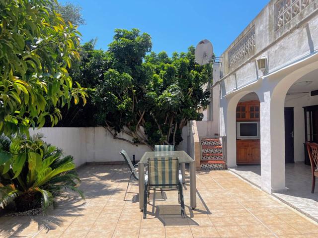 Luz, espacio y mar: adosado con parcela privada a pasos de la playa. photo 0