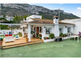 Casa con amplia parcela y excelentes vistas al Montgó en Dénia. photo 0