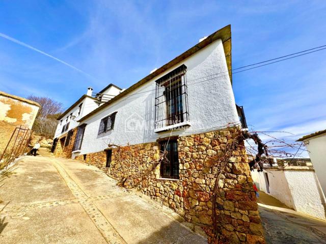 Edificio de 3 Viviendas Rurales en Juviles photo 0