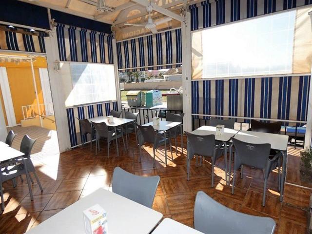 Bar en pleno funcionamiento cerca de la playa y varios hoteles. photo 0