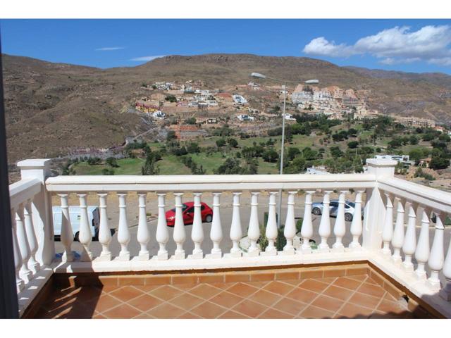 Preciosa casa con piscina climatizada, jardín y terrazas con vistas al campo de Golf photo 0