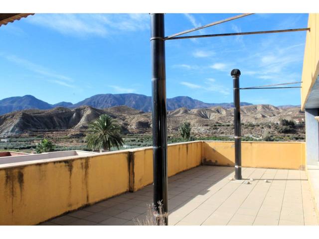 Edificio en Santa Cruz de Marchena photo 0