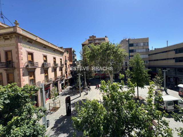 Piso de obra nueva con Gran balcón-porche Con Vistas a la plaza, en el centro de Granollers photo 0