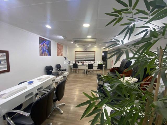 ¡Local comercial de alquiler en el corazón de Granollers! photo 0