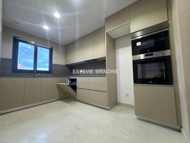 Venta de un amplio piso en Lliçà d'Amunt photo 0