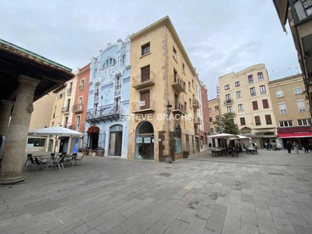 local Edificio y 3 pisos en venta en Granollers centro (PORXADA) photo 0