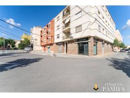 Local comercial esquinero muy luminoso en avenida principal!!! photo 0