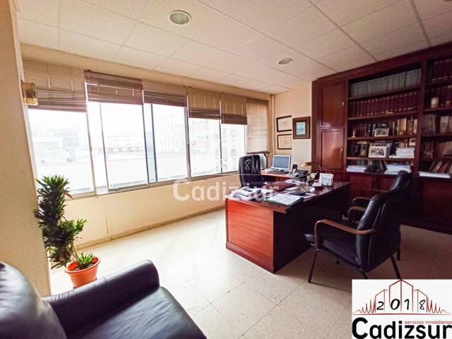 Oficina en alquiler en Extramuros photo 0