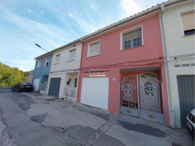 Bonito adosado cerca del pueblo y en una zona tranquila con patio y barbacoa photo 0