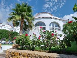 Preciosa villa situada en una zona tranquila con amplias terrazas, piscina y vistas al mar mediterráneo photo 0