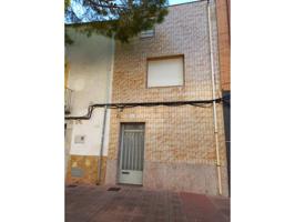 Casa cerca de bares y supermercado muy cerca del centro de la población photo 0