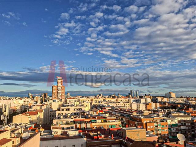 Exclusivo piso en última planta con vistas únicas a la sierra y Bernabéu, en Francisco Silvela photo 0