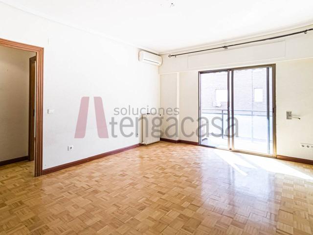 Piso amplio, bien ubicado y con terraza: ¡ven a conocerlo! photo 0