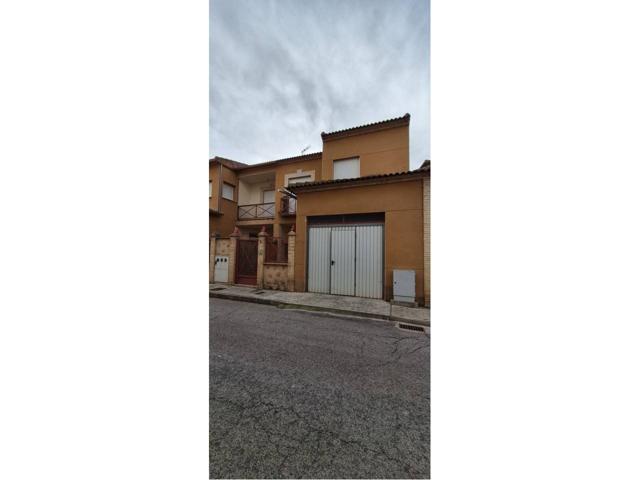 Venta de una casa adosada en Pozuelo de Calatrava photo 0