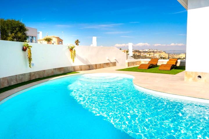 PRECIOSA VILLA NUEVA A ESTRENAR EN GOLF MARQUESA photo 0