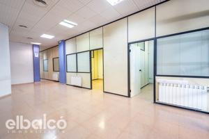 Oficina en alquiler en Tarragona, con 525 m2, 2 Aseos, Divisiones, Salida de Emergencia, Acceso Discapacitados y Alarma Interior. photo 0