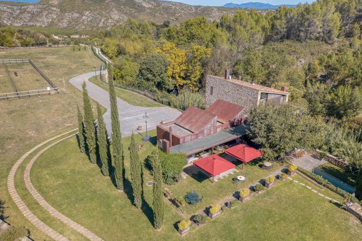 Masia en venta en Boadella d'Empordà photo 0