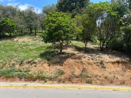 Fantástico terreno urbano de 1.557 m2 listo para hacer la casa de tus sueños. photo 0