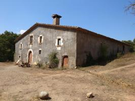 Masía histórica del siglo XVII de 605 m2 para reformar a tu gusto y 12 hectáreas de terreno. photo 0