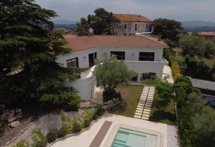 Lujosa casa en venta en Sentmenat photo 0